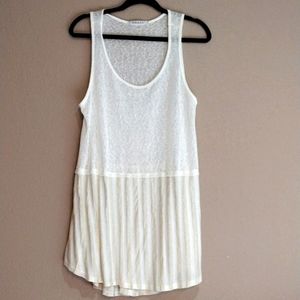 EASEL SMALL (RUNS BIG) SLIP EXTENDER. LONG TANK TOP. THIN NWOT